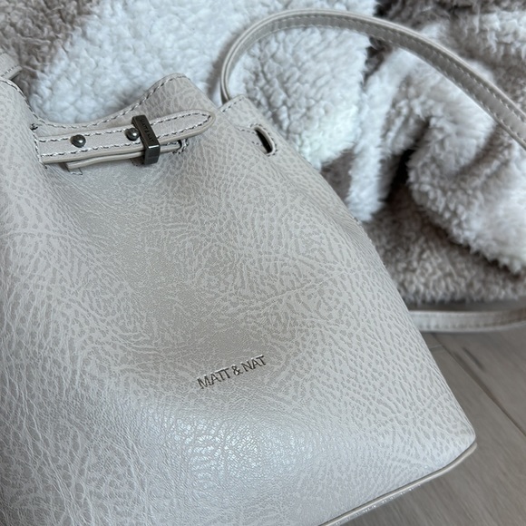 Matt & Nat “Lexi” Bucket Bag - Picture 3 of 7